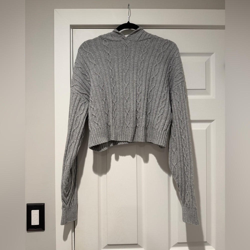 Auth.✅ ALO Yoga Bliss Knit Crop Hoodie in “Athletic Heather Grey” Size M/L🩶